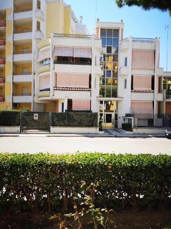 Locazione Turistica Fusillo Lorusso Con Parcheggio Privato In Loco Apartment Barletta Bagian luar foto